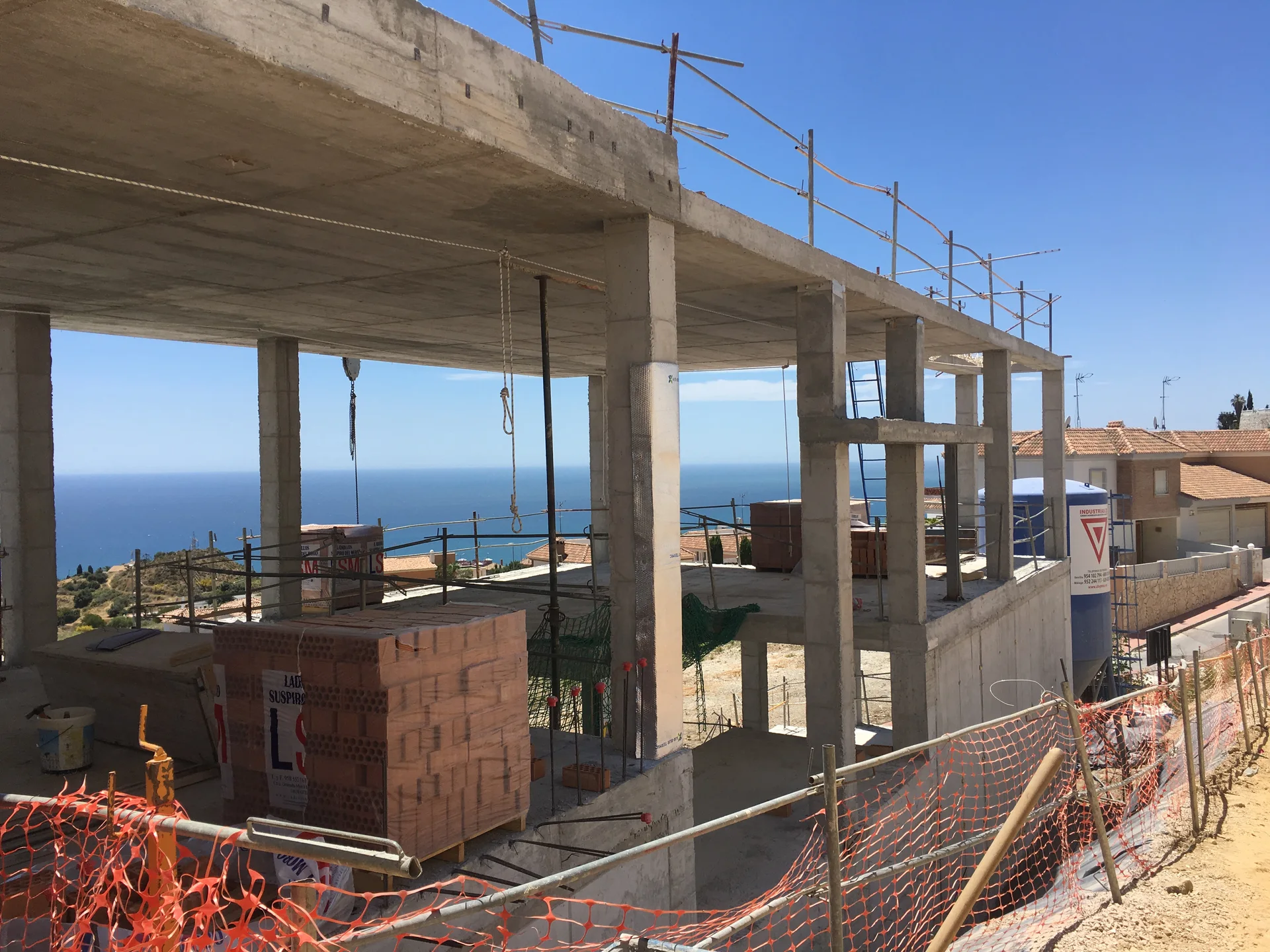 Fotografía de la estructura de hormigón de una vivienda en construcción